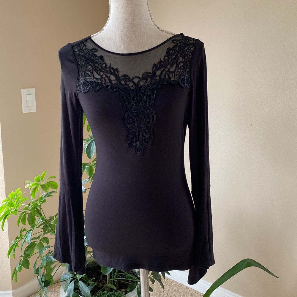 EUC VENUS LONG SLEEVE TOP TUNIC BELL SLEEVE MESH and LACE V BACK